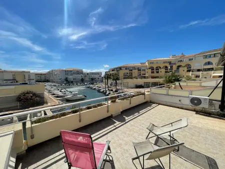 Appartement moderne, 2 pièces cabine, terrasse et véranda, proche plage, parking privé - Photo 12