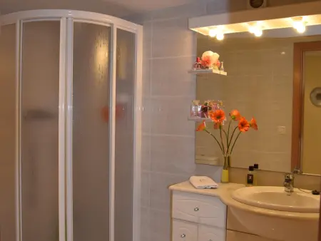 Appartement confortable avec piscine et accès direct à la mer - Photo 18