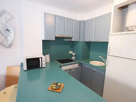 Appartement confortable à 50m de la plage avec piscine - Photo 3