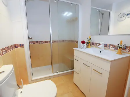Appartement confortable à 50m de la plage avec piscine - Photo 7