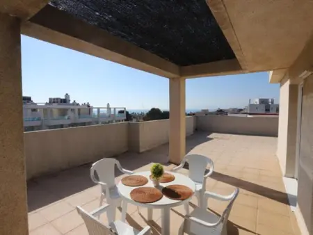 Superbe Attique avec Terrasse à 150m de la Plage et Piscine Commune à Salou - Photo 1