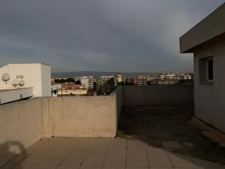 Superbe Attique avec Terrasse à 150m de la Plage et Piscine Commune à Salou - Photo 11