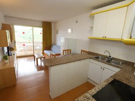 Charmant Appartement à Salou avec Piscine, Terrasse et Proche Plage - Capacité 4 Personnes - Photo 3
