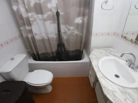 Charmant Appartement à Salou avec Piscine, Terrasse et Proche Plage - Capacité 4 Personnes - Photo 14