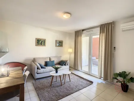 Bel F2 climatisé avec terrasse, proche Thermes et centre-ville, animaux acceptés - Photo 1