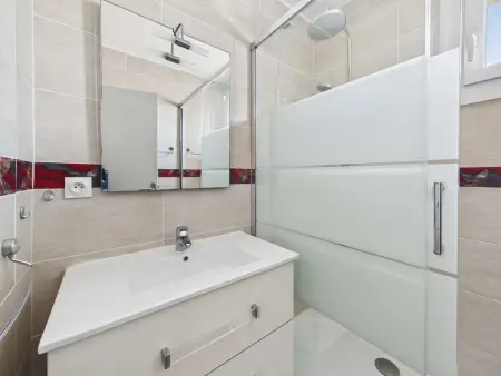 Appartement cosy 2 pièces cabine, terrasse, WIFI, parking privé, proche plage à Marseillan - Photo 11