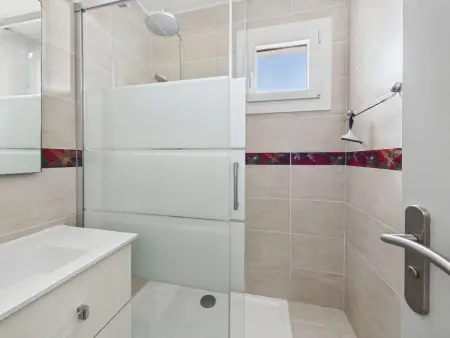 Appartement cosy 2 pièces cabine, terrasse, WIFI, parking privé, proche plage à Marseillan - Photo 12