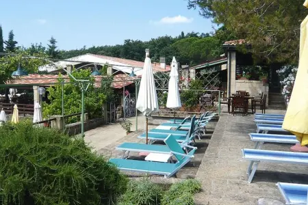 Holiday resort Centro Vacanze il Borgo Guardistallo- 3 letti soggiorno, Appartement Familial à Guardistallo avec Piscine - Photo 19