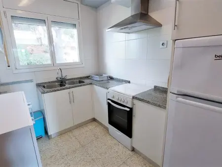 Appartement Familial à Llançà : Plage Carboneres, Parking et Animaux Acceptés - Photo 4