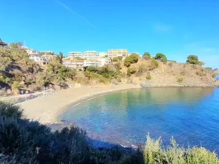 Appartement Familial à Llançà : Plage Carboneres, Parking et Animaux Acceptés - Photo 17