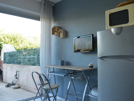 Studio Cabine 3 Couchages avec Terrasse, Parking, à 50m de la Plage - Le Grau d'Agde - Photo 2