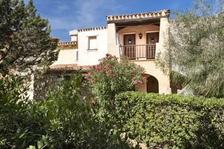 Il Giardino degli Oleandri Porto Cervo Bilo 4, Séjournez à Porto Cervo avec jardin - Photo 1
