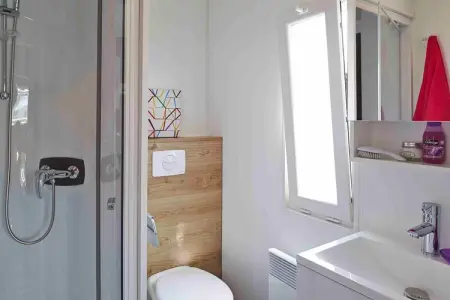 Mobile Homes Domaine Les Mûriers Vendres-Plage // Cottage VIP 2ch 4 pers climatisé - TUI, Mobil-home VIP avec terrasse - Photo 9