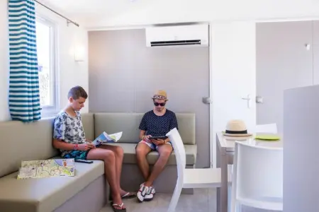 Mobile Homes Domaine Les Mûriers Vendres-Plage // Chalet de luxe 2 ch climatisé, Mobil Home Vendres-Plage pour 4 personnes - Photo 6