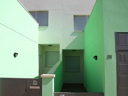 Maison jumelée avec piscine et climatisation près de la plage - Photo 4