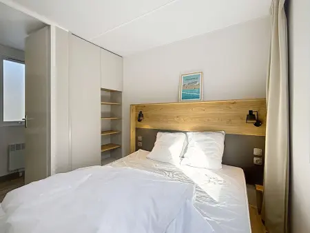 Mobil-home Grand Confort à 200m plage, camping avec piscine, terrasse, WiFi inclus - 4 pers. - Photo 6