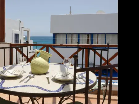Appartement 4 chambres avec climatisation, au centre de Playa Blanca. Très bien équipé. - Photo 1