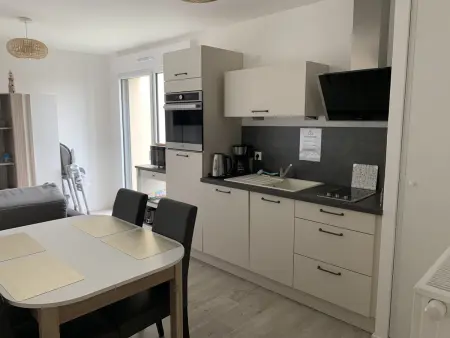 Charmant T2 en centre-ville avec balcon, parking privé et équipements bébé à Fort-Mahon-Plage - Photo 1
