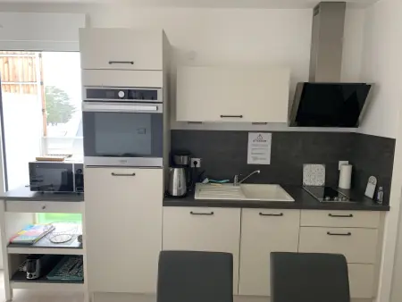 Charmant T2 en centre-ville avec balcon, parking privé et équipements bébé à Fort-Mahon-Plage - Photo 2