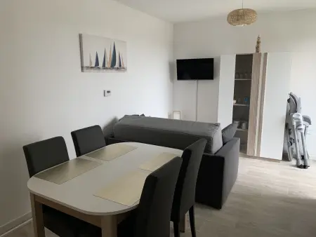 Charmant T2 en centre-ville avec balcon, parking privé et équipements bébé à Fort-Mahon-Plage - Photo 3