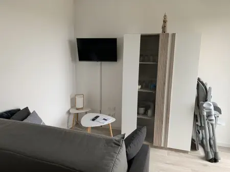 Charmant T2 en centre-ville avec balcon, parking privé et équipements bébé à Fort-Mahon-Plage - Photo 4