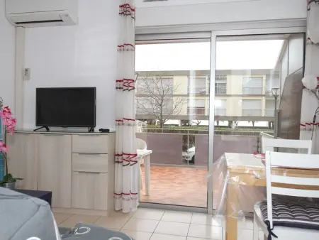 Charmant T1 avec grande terrasse, climatisé, proche des Thermes, équipé lave-vaisselle et lave-linge - Photo 1