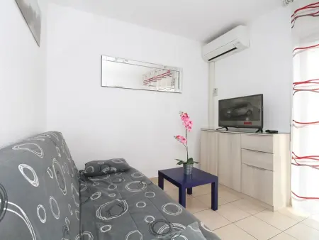 Charmant T1 avec grande terrasse, climatisé, proche des Thermes, équipé lave-vaisselle et lave-linge - Photo 2