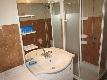 Studio climatisé avec coin nuit et terrasse plein Sud, 10 m², parking inclus - Photo 5