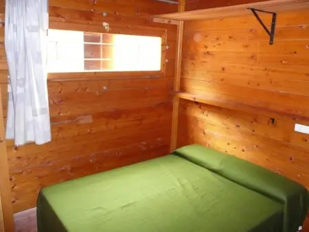 Bungalow en bois près de la plage avec piscine, parking et animaux admis - Photo 9