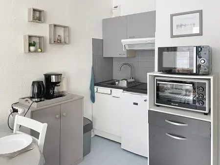 Studio rénové avec balcon à 100m de la plage et piscine - 4 personnes - Les Sables-d'Olonne - Photo 5