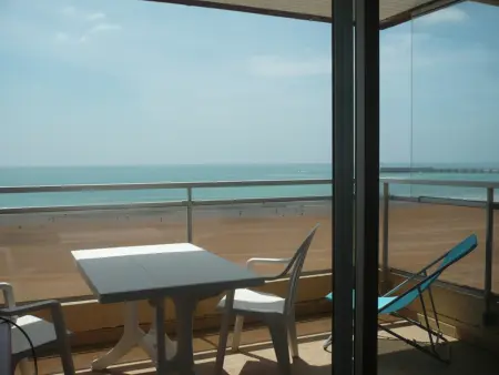 Studio face à la mer avec balcon, proche centre - Photo 4