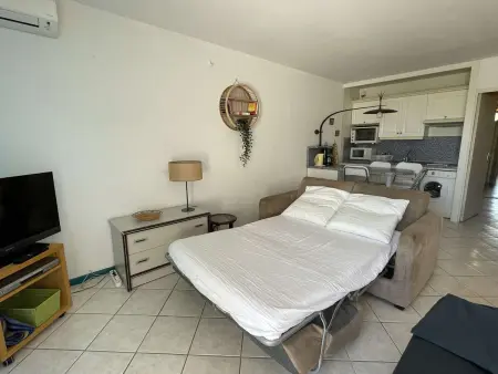 Studio climatisé avec terrasse, piscine & parking, proche plage et port - Le Grau-du-Roi - Photo 8