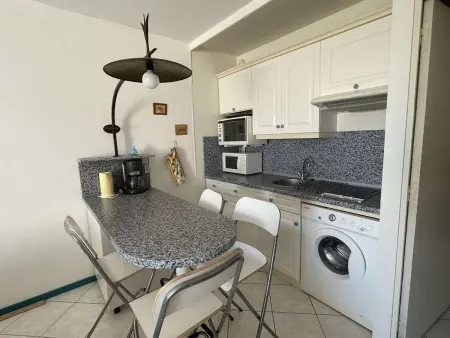 Studio climatisé avec terrasse, piscine & parking, proche plage et port - Le Grau-du-Roi - Photo 9