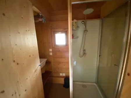 Appartement 3 chambres avec terrasse, balcon, terrain de boule, parking, wifi - Photo 8