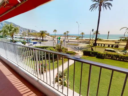 Studio rénové face mer avec terrasse à Menton, proche centre-ville et plages - Photo 1