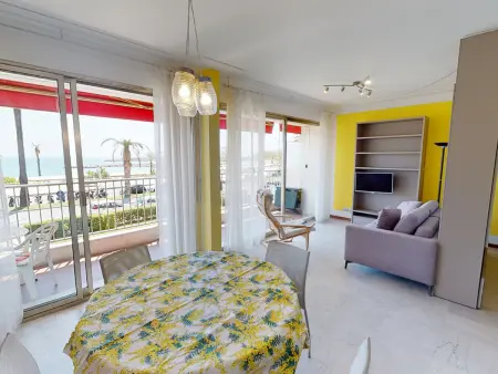 Studio rénové face mer avec terrasse à Menton, proche centre-ville et plages - Photo 3
