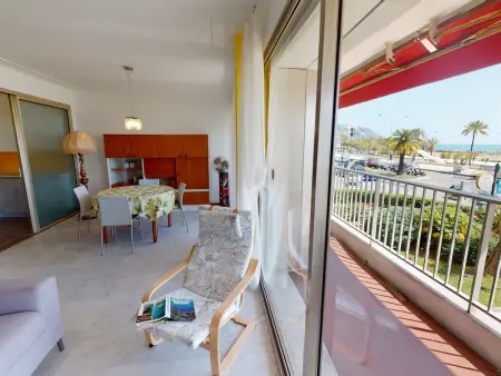 Studio rénové face mer avec terrasse à Menton, proche centre-ville et plages - Photo 6