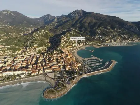 Studio rénové face mer avec terrasse à Menton, proche centre-ville et plages - Photo 15