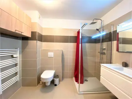 Bel appartement T2 en centre-ville proche plages - Photo 9