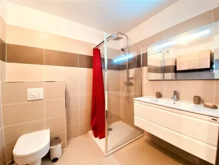 Bel appartement T2 en centre-ville proche plages - Photo 10