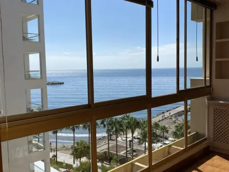 Magnifique appartement en première ligne de plage à Marbella avec piscine et parking privé - Photo 1