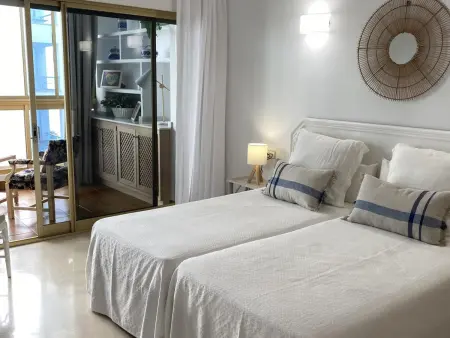 Magnifique appartement en première ligne de plage à Marbella avec piscine et parking privé - Photo 8