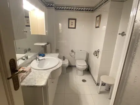 Magnifique appartement en première ligne de plage à Marbella avec piscine et parking privé - Photo 11