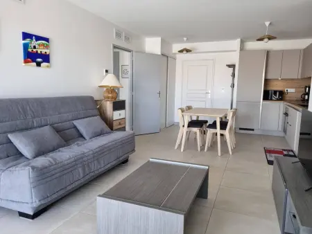 Appartement neuf climatisé, loggia spacieuse, à 200m de la mer avec parking privé - Photo 3