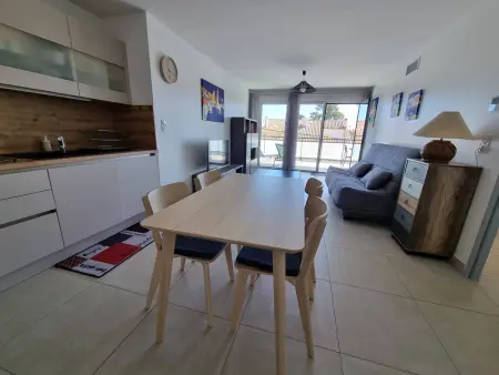 Appartement neuf climatisé, loggia spacieuse, à 200m de la mer avec parking privé - Photo 4