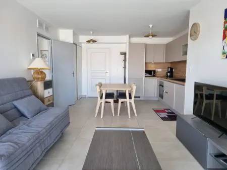 Appartement neuf climatisé, loggia spacieuse, à 200m de la mer avec parking privé - Photo 11