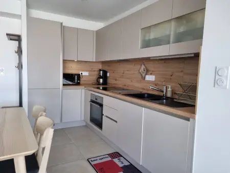Appartement neuf climatisé, loggia spacieuse, à 200m de la mer avec parking privé - Photo 12