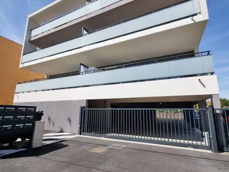 Appartement neuf climatisé, loggia spacieuse, à 200m de la mer avec parking privé - Photo 15