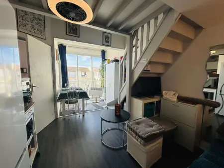 Appartement rénové 2 pièces + mezzanine, piscine, parking, proche plage - Photo 1