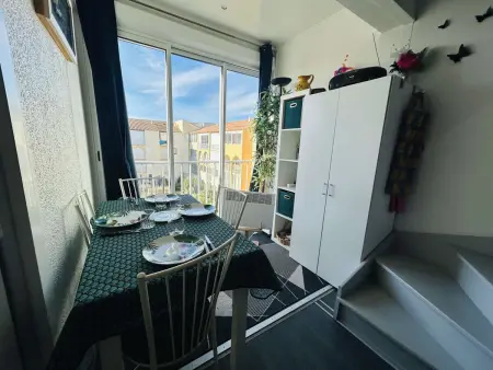 Appartement rénové 2 pièces + mezzanine, piscine, parking, proche plage - Photo 6